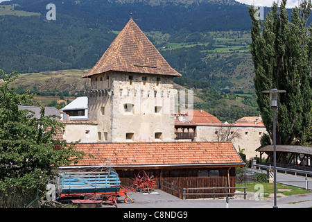 L'Italie, Trentin-Haut-Adige, Val Venosta (Vinschgau), Glurns Glorenza, ancien village fortifié, tour de la porte fortifiée Banque D'Images