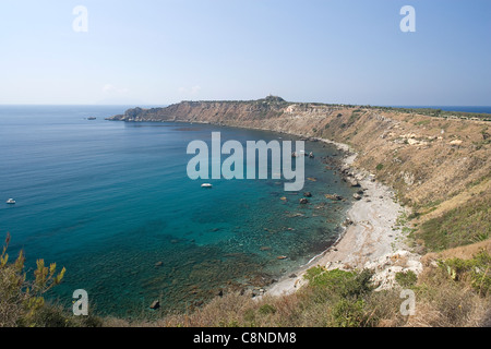 Italie, Sicile, Milazzo, vue sur la plage de Capo di Milazzo Banque D'Images