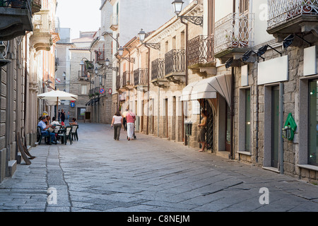 Italie, Sardaigne, Tempio Pausania, street dans le vieux quartier Banque D'Images