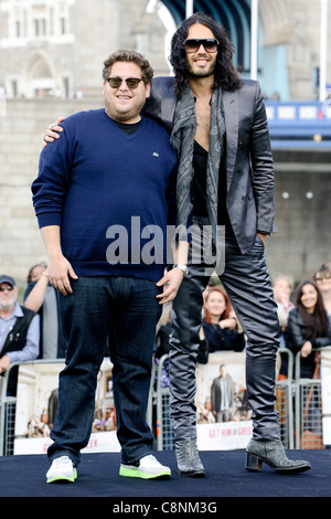 Russell Brand et Jonah Hill au 'Lui faire l' Grec Photocall, potiers, champs. Londres, 20 juin 2010. Banque D'Images