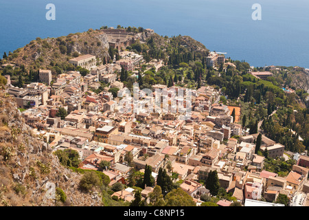 Vue de la ville de Taormine, le Théâtre Grec, Sicile, Italie Banque D'Images