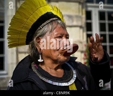 Raoni Kayapo 'Moulinsart' le chef indien au château de Cheverny Raoni après la conférence de presse Banque D'Images