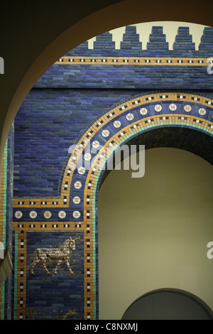 La porte d'Ishtar de Babylone dans le Musée de Pergame à Berlin, Allemagne. Banque D'Images