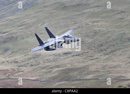 F15 Eagle faible niveau Mid-Wales formation Banque D'Images