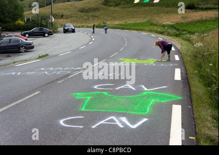 Route alpine de peinture du ventilateur à l'appui d'une éventuelle victoire du Maillot Vert Mark Cavendish, Tour de France, 2011 Banque D'Images