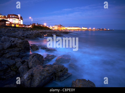 Porthcawl et promenade au crépuscule, Bridgend County Borough. Banque D'Images