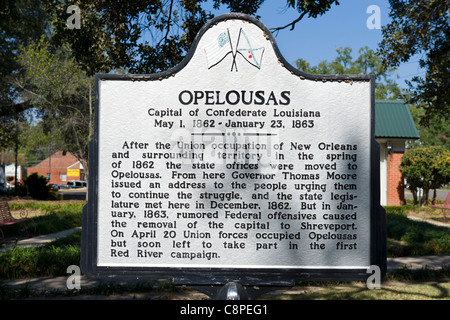 Signer devant le Tribunal sur W, rue Landry dans le centre de la vieille ville historique de Opelousas, Cajun, Louisiane, USA, pays Banque D'Images