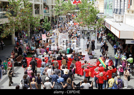 En mars manifestants Murray Street Mall. La protestation a été organisée pour coïncider avec le début de CHOGM 2011 Banque D'Images