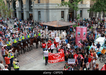 Depuis mars manifestants canada. La protestation a été organisée pour coïncider avec le début de CHOGM 2011 tenue à Perth. Banque D'Images