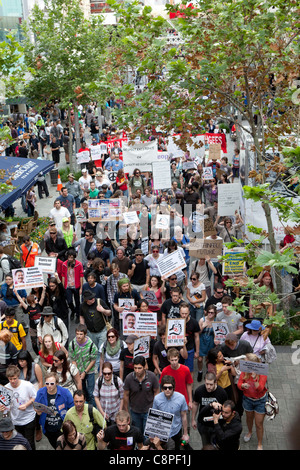 Les manifestants occupent le bas mars Perth Murray Street Mall. La protestation a été organisée pour coïncider avec le début de CHOGM 2011 Banque D'Images
