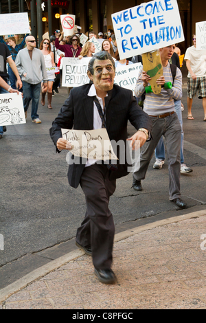 AUSTIN, TEXAS - Octobre 29th, 2011 : Le 'occuper' Austin, inspiré par le mouvement 'Occupy Wall Street', ont marché jusqu'à la Pennsylvania State Capitol aujourd'hui. Le groupe s'est tenue d'inspiration zombie reflète à la fois un thème de l'Halloween et les attaques contre ce qu'ils appellent "zombies". Banque D'Images