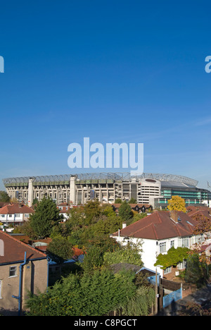 Le stade de Twickenham, le terrain de rugby ou, avec des maisons en premier plan, Twickenham, Middlesex, Angleterre Banque D'Images