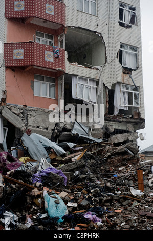 Dans l'épicentre du séisme Tabanlı Village et mesuré 7,2 sur l'échelle de Richter a frappé la province de Van, à 13:41 le 23 octobre 2011. Le séisme et ses répliques ont été ressenti principalement dans les régions voisines de l'épicentre. Le centre-ville d'Ercis, dans la province de Van est affecté principalement le samedi, 29e Banque D'Images