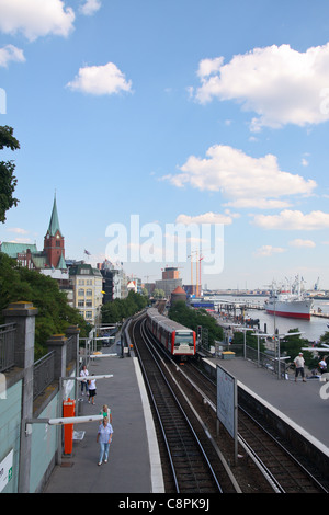 Vue de la station Ubahn Landungsbrucken à St Pauli, Hambourg, Allemagne. Banque D'Images