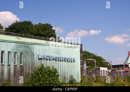 Vue de l'Landungsbrucken à St Pauli, Hambourg, Allemagne. Banque D'Images