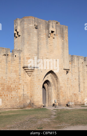 Porte de la ville médiévale d'Aigues-Mortes, France Banque D'Images