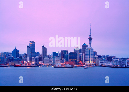 Une vue sur Auckland City de Stanley Point, Devonport, tôt le matin Banque D'Images