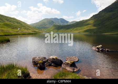 Loch Restil et Ben Donich, près du sommet du "reste et être reconnaissants' pass, Argyll, région des Highlands, Ecosse, Royaume-Uni Banque D'Images