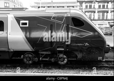 Train à la gare de Paignton, Devon, Angleterre. Banque D'Images