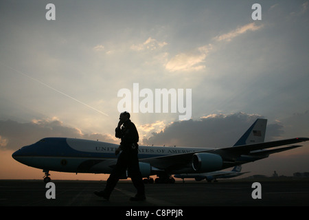 Air Force un avion à l'aéroport Ruzyne de Prague, en République tchèque, le 4 avril 2009. Banque D'Images