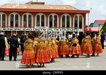 Danseurs traditionnelle péruvienne au fiesta de Nuestra Señora del Rosario à Chucuito Puno Pérou Banque D'Images