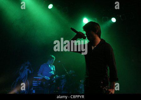 Le chanteur et violoniste norvégien Alexander Rybak, lauréat du Concours Eurovision de la chanson (2009), se produit lors de son concert au Lucerna Music Bar à Prague (République tchèque) le 23 février 2010. Banque D'Images