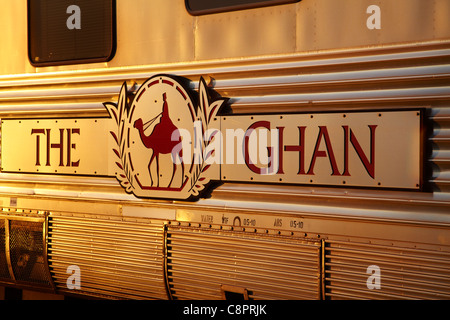 Dernière lumière sur train Ghan Signe, Katherine, Territoire du Nord, Australie Banque D'Images