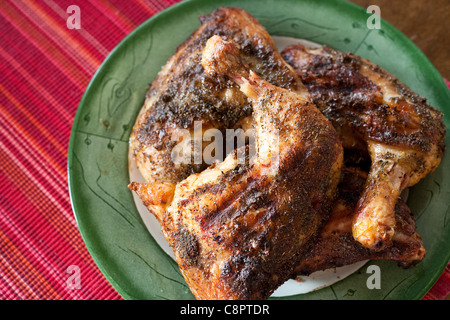 Une assiette de poulet grillé Banque D'Images