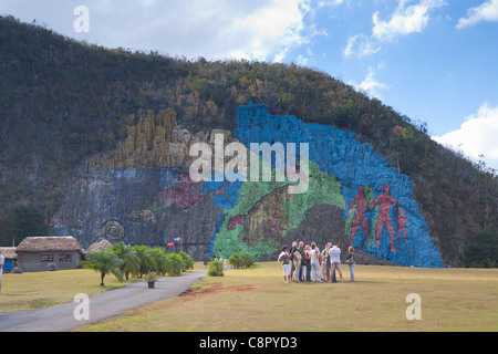 PINAR DEL RIO : MURALE DE LA PRÉHISTOIRE DANS LA VALLÉE DE VINALES Banque D'Images