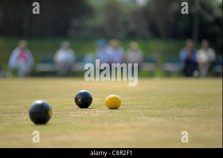 Un jeu de boules sur un jour d'été Banque D'Images