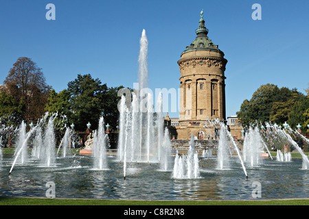 Tour de l'eau Frédéric Park, Mannheim Baden Württemberg Allemagne Banque D'Images