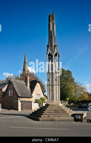 Près de monument à Geddington, Northamptonshire, Angleterre, érigée par le Roi Edouard 1 de l'Angleterre à la mémoire de son épouse, la Reine Eleanor. Banque D'Images