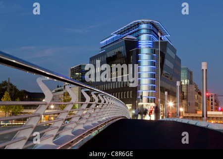 Kronprinzen bridge par Santiago Calatrava, Spree Eck, l'architecture moderne, Berlin, Allemagne Banque D'Images