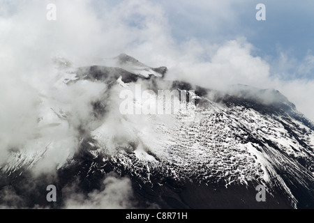 Volcan Tungurahua vue depuis le même niveau que le point en petite quantité de bruit peut être visible en grande taille Banque D'Images