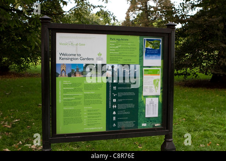 Panneau à l'entrée pour les jardins de Kensington, Londres Banque D'Images