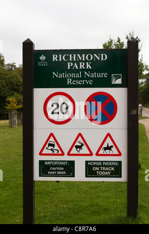 Richmond Park National Nature Reserve panneau à l'entrée de Richmond Park, Londres Banque D'Images