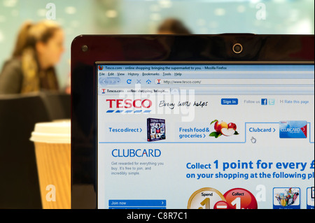 Le site web de Tesco tourné dans un environnement (usage éditorial uniquement : -Print, télévision, e-book et le comité éditorial du site). Banque D'Images