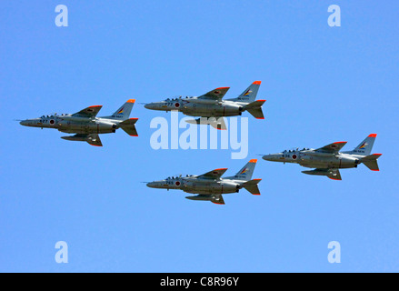 Vol en formation de formateur T4 Kawasaki de Japan Air Self Defense Force Banque D'Images