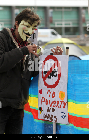 Un petit groupe de personnes ont commencé une campagne de Brighton occupent, mise en place des tentes dans les jardins Victoria de la ville dans un style similaire à la récente occupation de la Cathédrale St Paul à Londres. Sur la photo, les protestataires à Brighton, East Sussex, UK. Banque D'Images