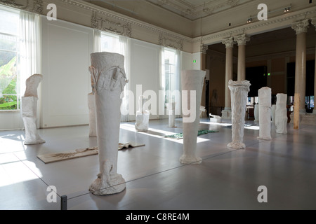 Exposition de sculptures à l'intérieur du Musée d'art moderne de Rome. Banque D'Images