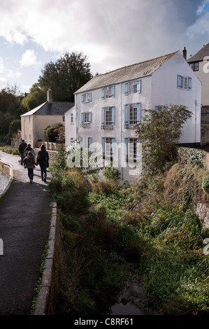 Une promenade le long de la rivière, Lyme Regis, dans le Dorset Banque D'Images