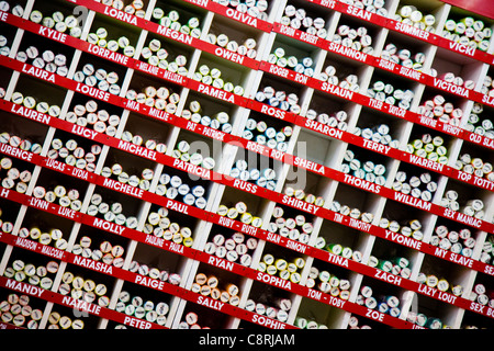 Station rock ou véritable rock Blackpool - choisissez votre nom - en vente à Blackpool, Royaume-Uni Banque D'Images