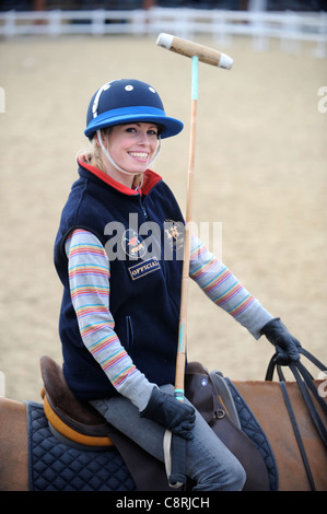 Re.Apprendre à jouer d'un polo avec Mike Hobday, Président des universités Polo UK Banque D'Images