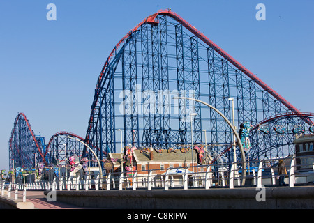 Le Grand rollercoaster à Blackpool Pleasure Beach, Blackpool, Royaume-Uni Banque D'Images