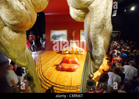 Vue intérieure de la salle Mae West dans le Théâtre-Musée de Salvador Dali. Figueres, Catalogne, Espagne. Banque D'Images