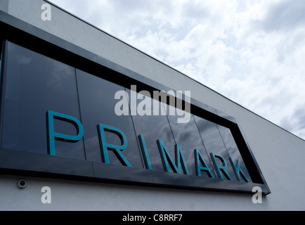 Primark logo de l'entreprise et de stocker dans l'Est de Londres au jambon Banque D'Images