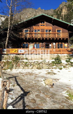 Chalet de montagne - Zamkovskeho la chata en Mala Studena dolina, Hautes Tatras, en Slovaquie. Banque D'Images