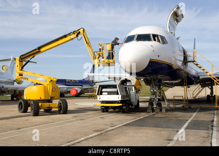 Boeing 757 de nacelle avec entretien Banque D'Images