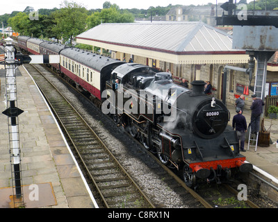 Train à vapeur sur East Lancashire Railway Station à Ramsbottom Banque D'Images