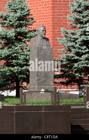 Tombe de la révolutionnaire communiste Felix Dzerjinski (1877-1926) à la nécropole du mur du Kremlin à Moscou, Russie Banque D'Images